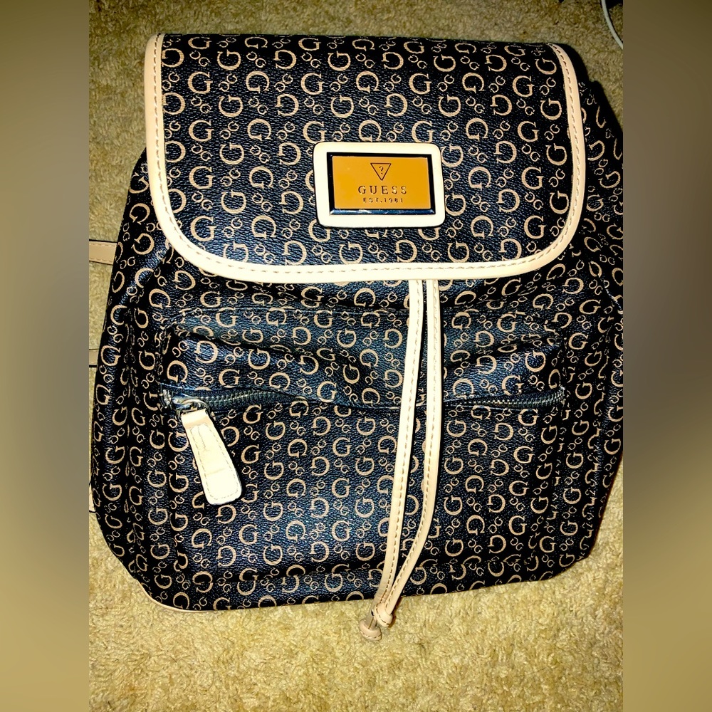 COPY - Guess backpack~EUC~looks brand new